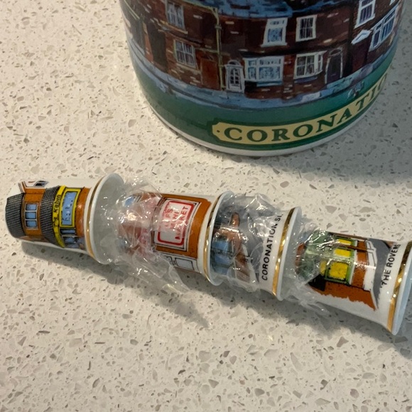 Coronation St.  Full street  Coffee Mug and set of ceramic thimble’s - Picture 2 of 10